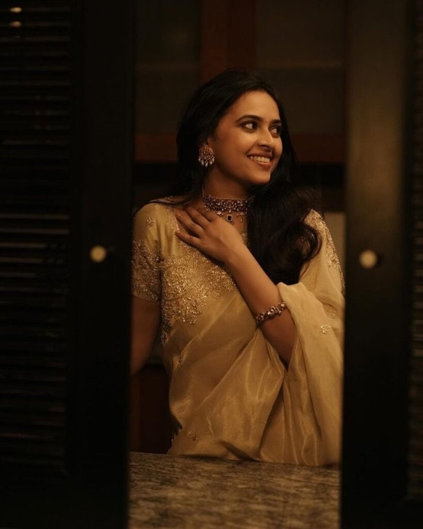 actress latest photoshoot sridivya